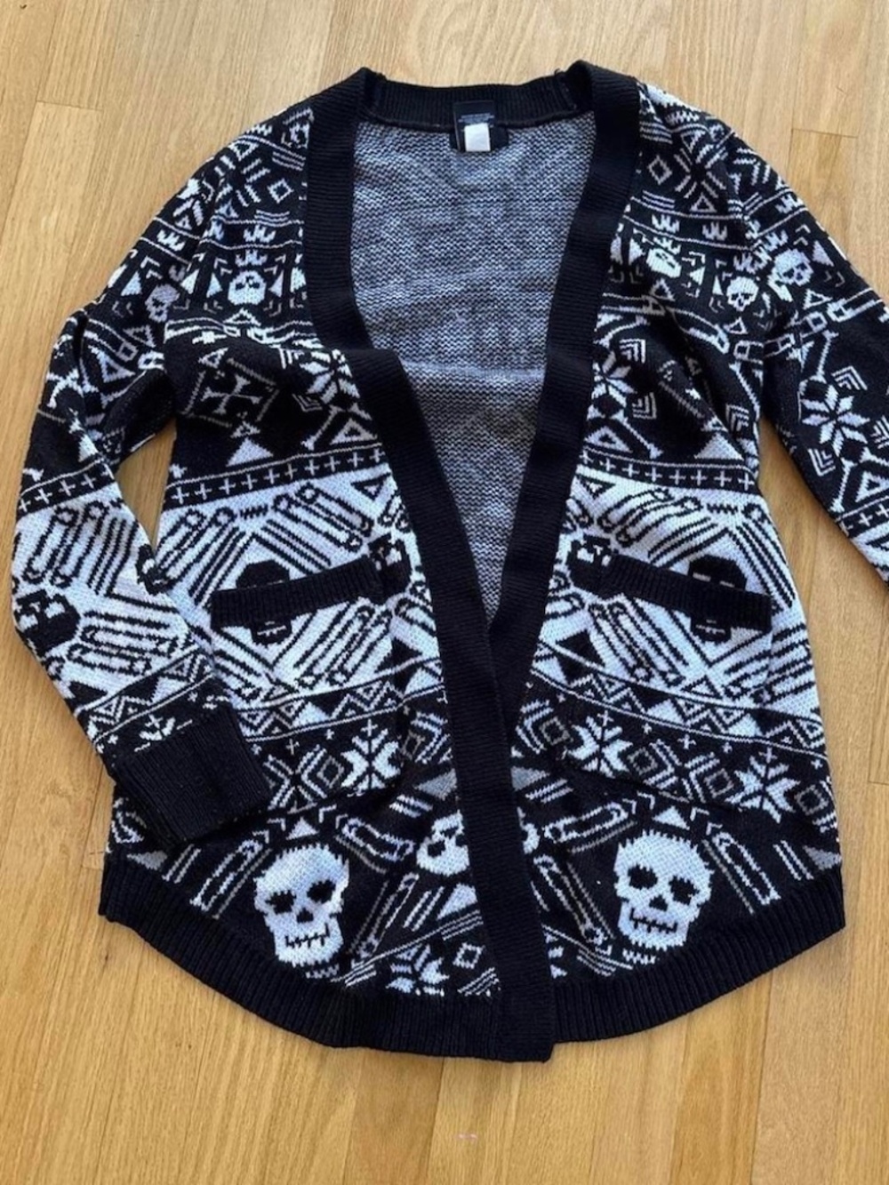 Social Collision Women's Skull Cardigan, XS